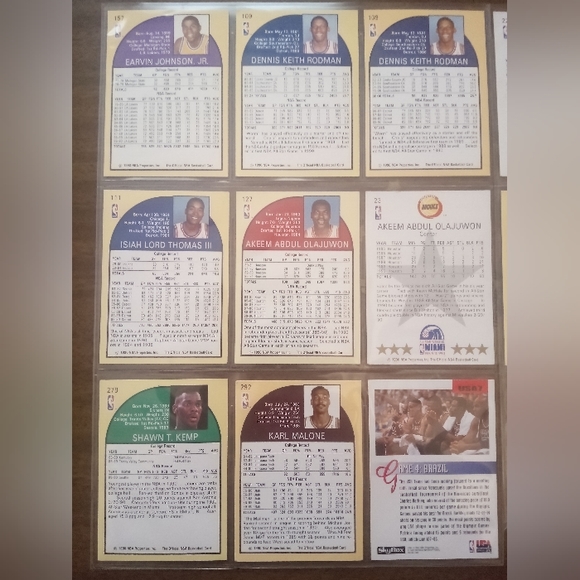 Lot of 16 Basketball Cards - Picture 3 of 4